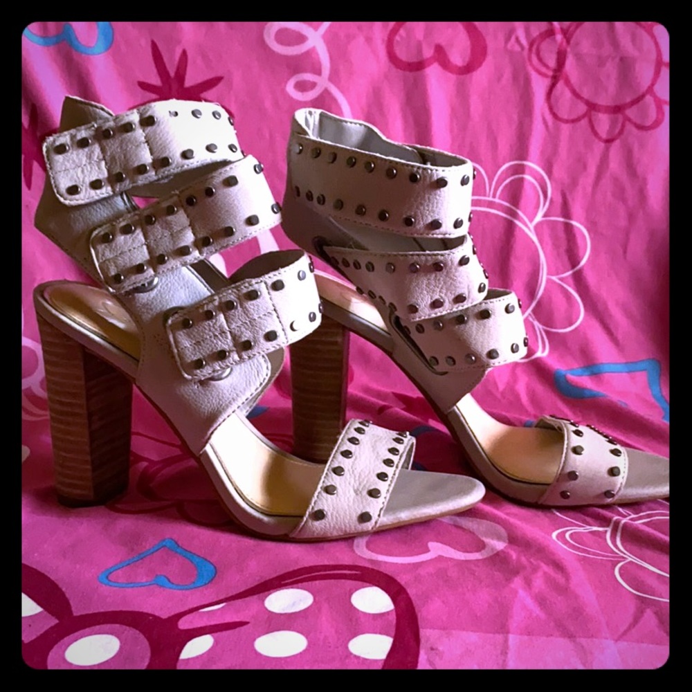 Jessica Simpson heels 👠